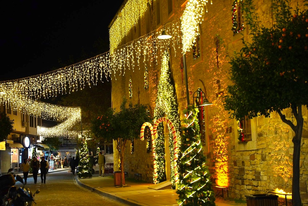 Çeşme’de dolu dolu yılbaşı programı: Yeni yıl coşkusu tüm ilçeye yayılacak-1