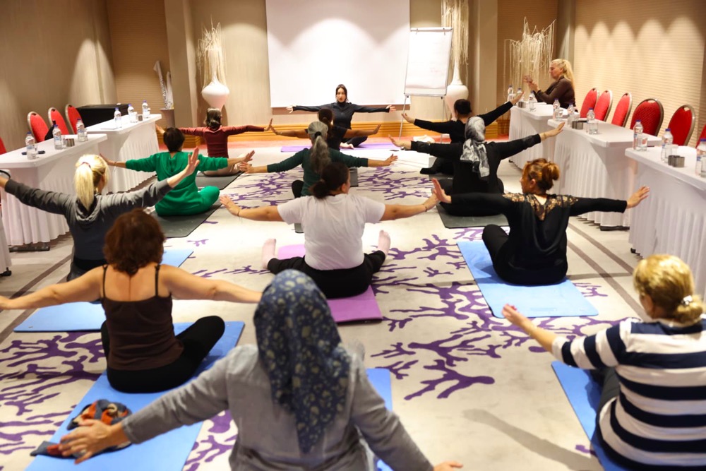 Çeşme’de engelli yurttaşlara sanatla terapi