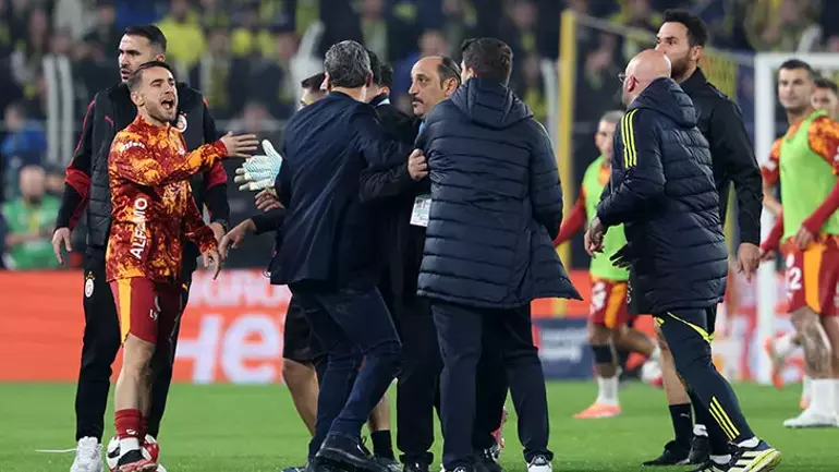 Derbi Öncesi Sinirler Gerildi Fenerbahçe Ve Galatasaray Oyuncuları Karşı Karşıya Geldi-1