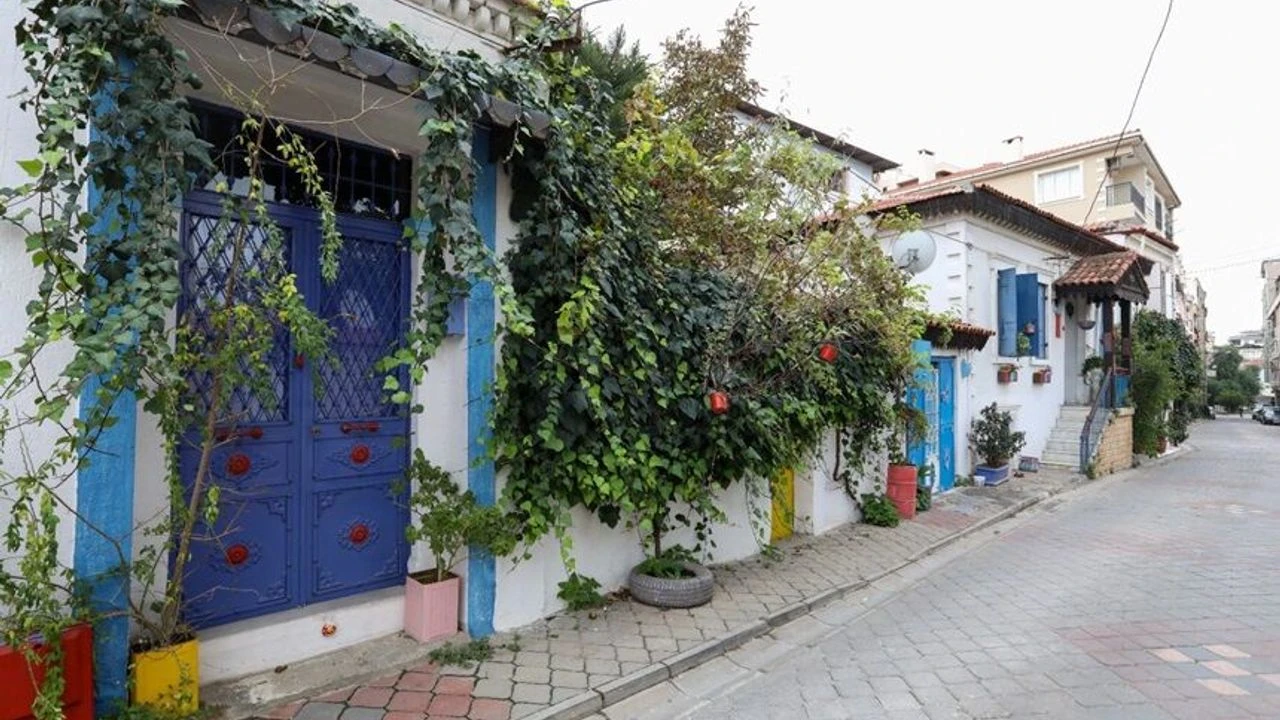 İzmir’in İtalya’yı kıskandıran mahallesi: Tarihi ve yapısı ile büyülüyor!