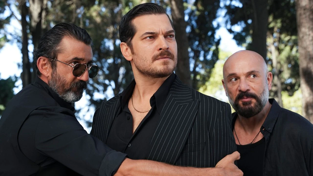 Eşref Rüya 24. Bölümde Neler Oldu Eşref Muhbirin Peşine Düştü! Eşref Rüya Son Bölüm Tek Parça Izle (2)