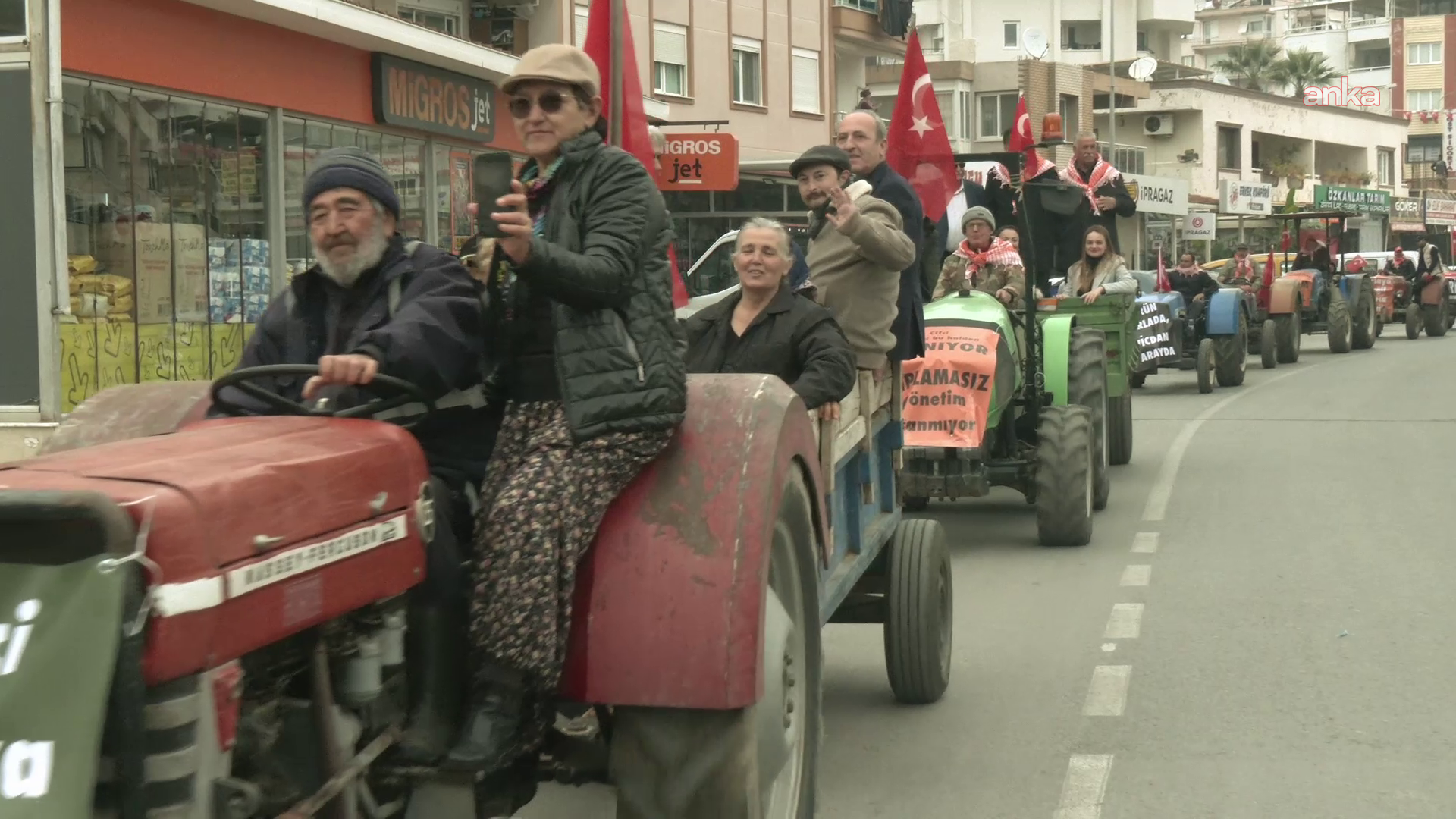 Gümüldür’de Çiftçilerden Traktörlü Eylem Biz Öldük, Bizi Gömecek Birisi Lazım (2)