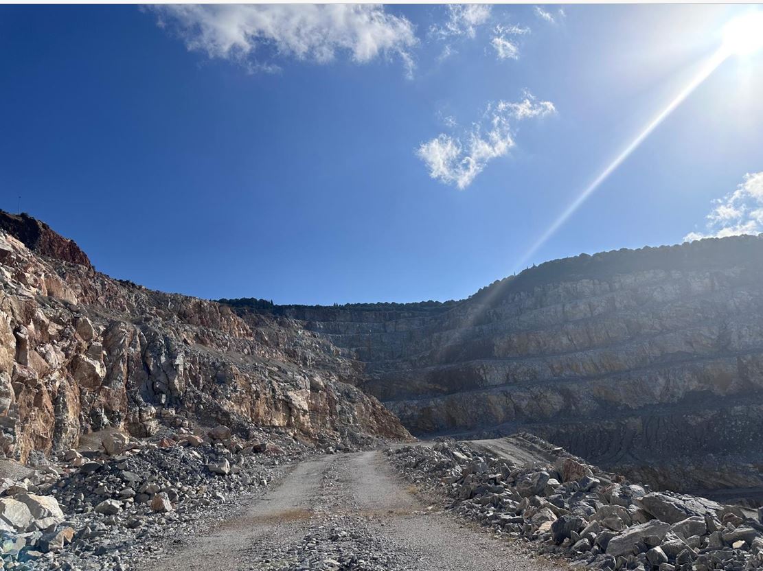 İzmir’de köye komşu kireçtaşı ocağı hamlesi