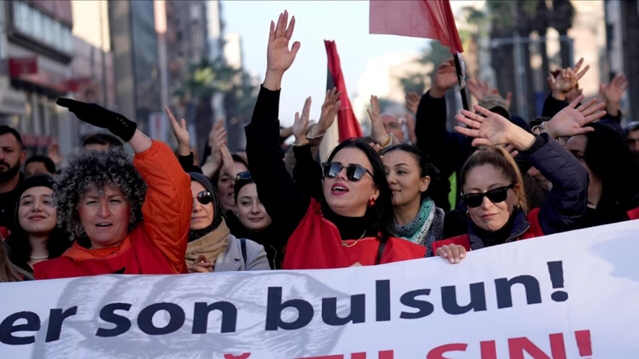 İzmir’de Belediye Emekçilerinin Hak Mücadelesi 9. Gününde Sürüyor Sen Yoksan Bir Eksiğiz (1)-1