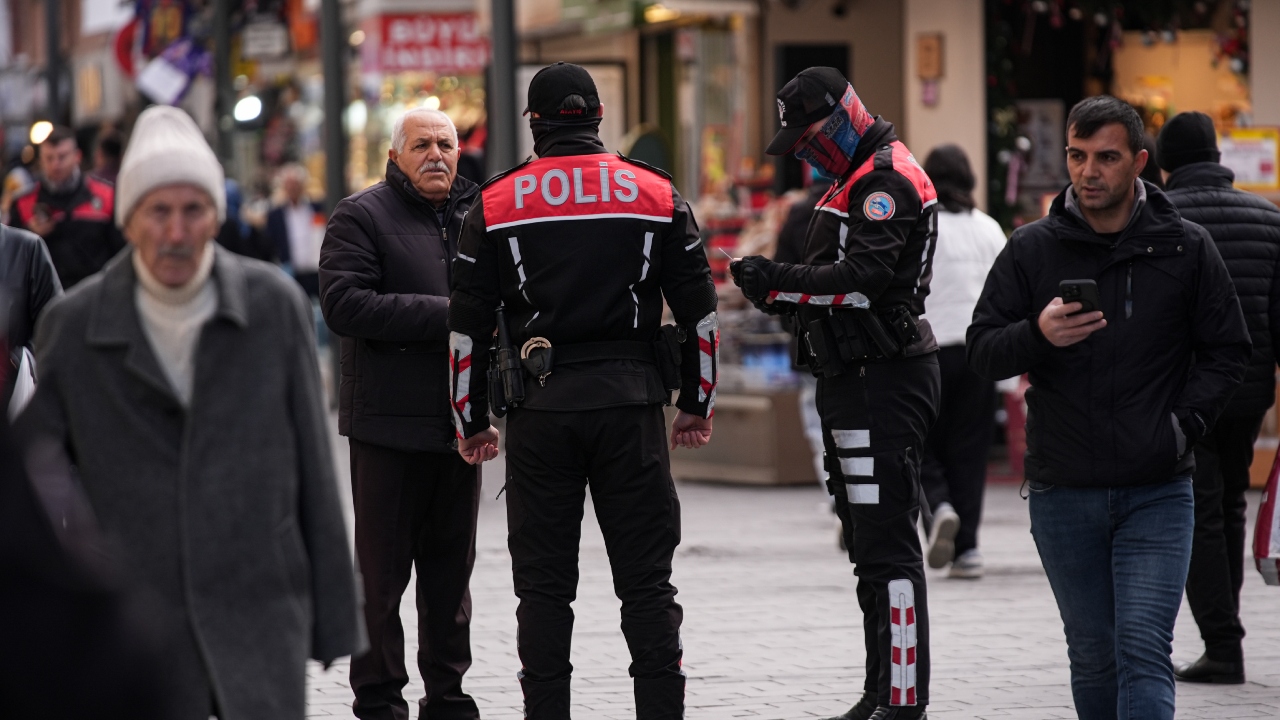 İzmir’de Yılbaşı Tedbirleri Dron Destekli Asayiş Uygulaması Başlatıldı (1)