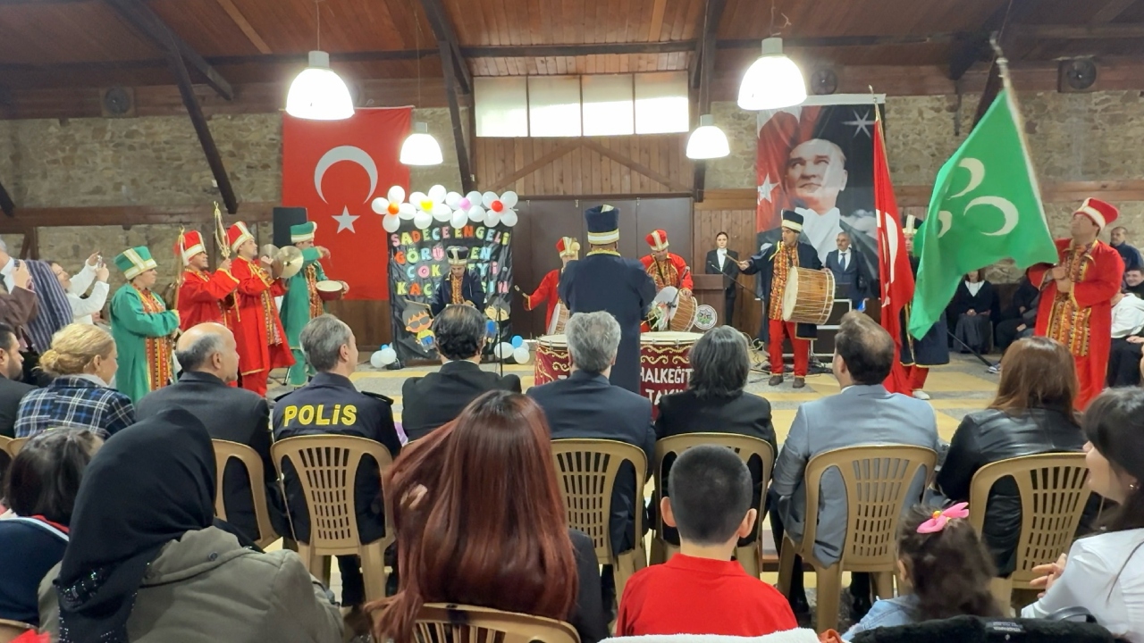 İzmir'in Tire Ilçesinde, Engellilerden Oluşturulan Mehter Takımının, 3 Aralık Dünya Engelliler Günü