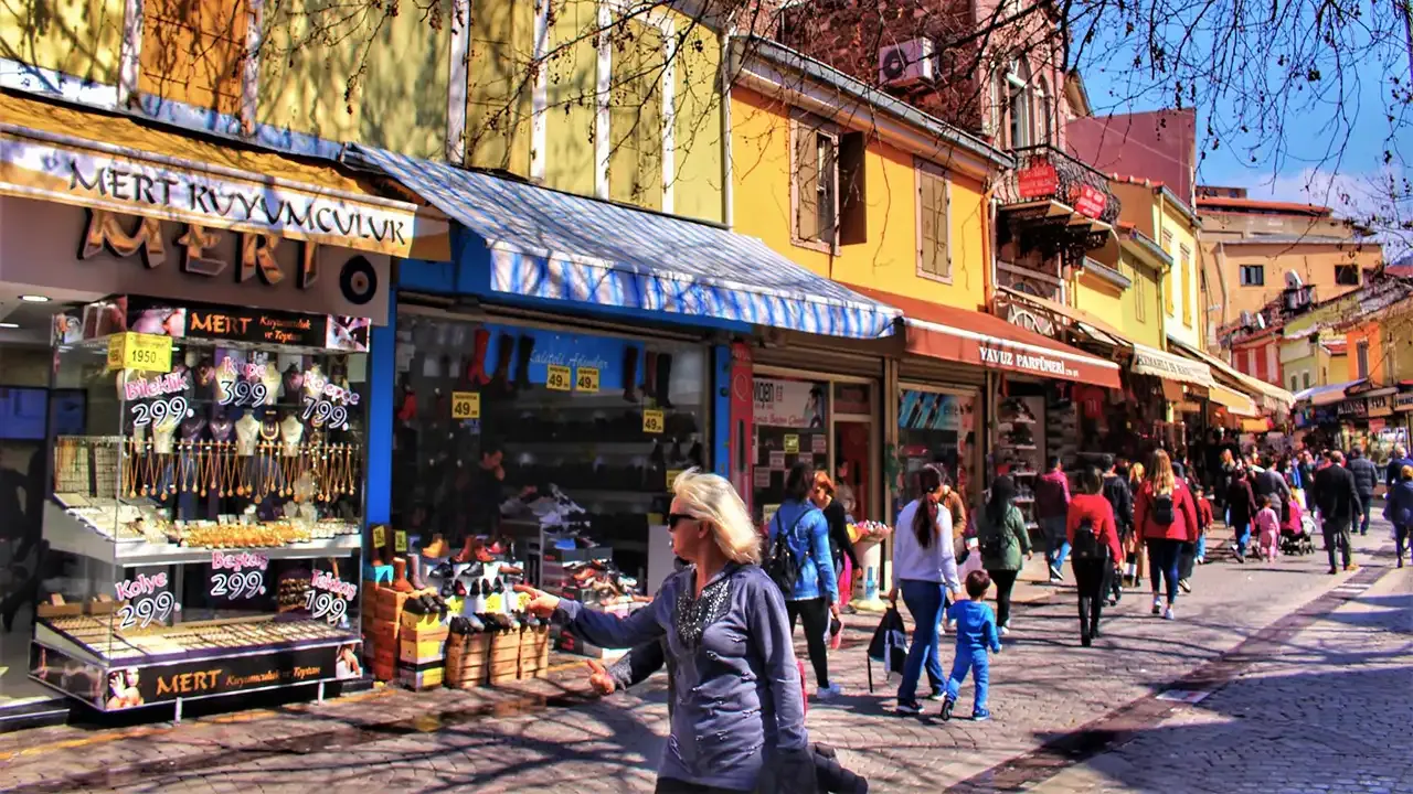 Birikim yok, borç çok: Kemeraltı can çekişiyor!