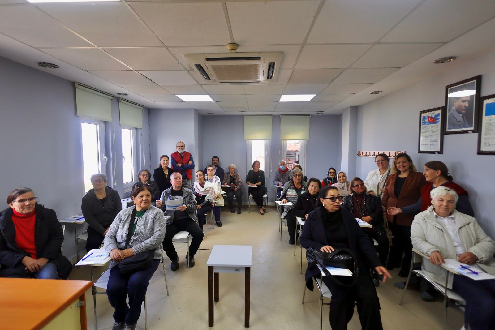 Karabağlar’da aynı günde iki ayrı açılış: İleri Yaş Akademileri hizmete girdi