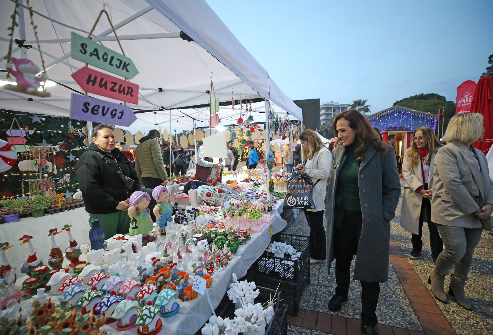 Karşıyaka’da yıl başı için geri sayım Ünsal’dan yerinde inceleme