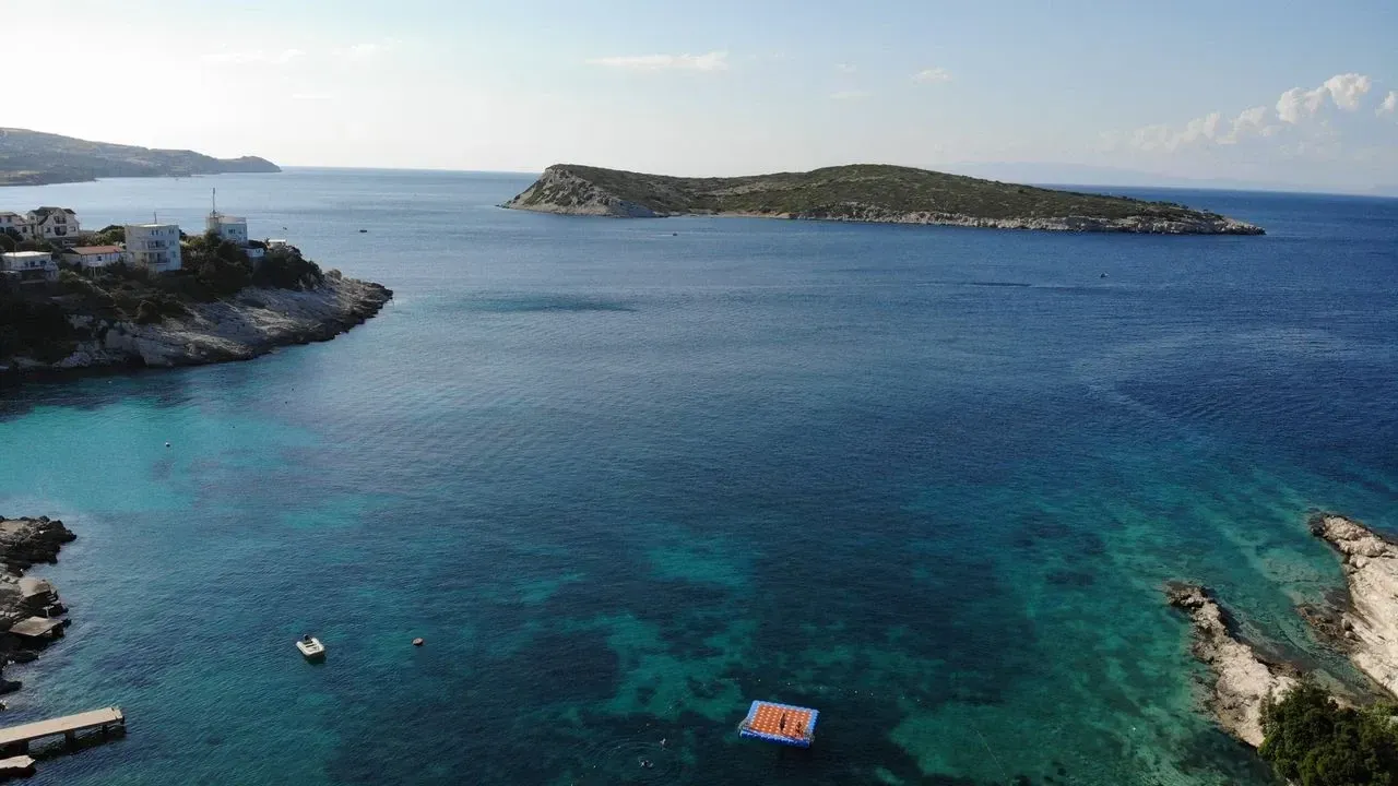 600 yıllık çınarın gölgesinde bir İzmir köyü: Balıkçı limanı ve sade lezzetlerin adresi https://www.izgazete.net/600-yillik-cinarin-golgesinde-bir-izmir-koyu-balikci-limani-ve-sade-lezzetlerin-adresi