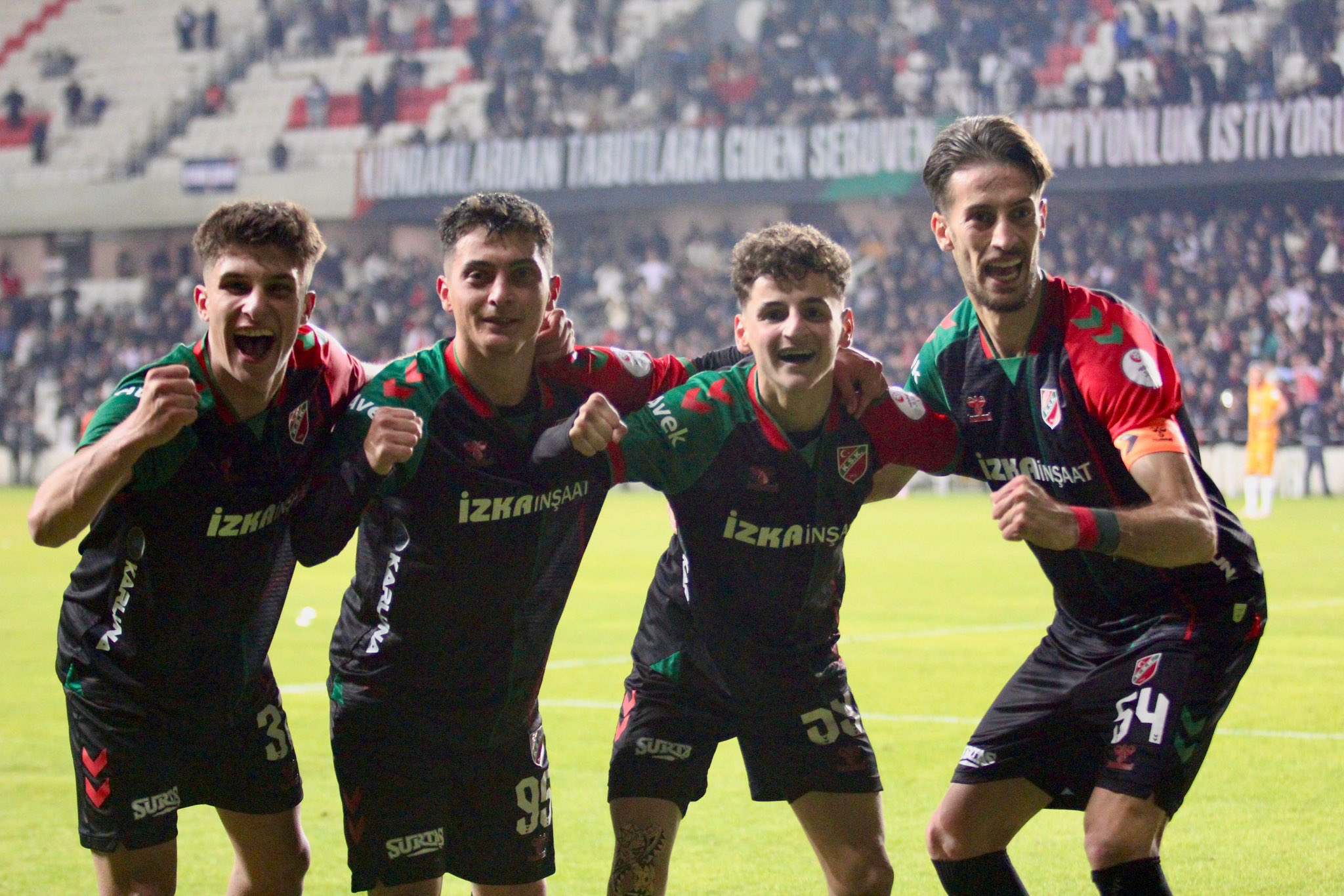 Olaylı sezona kısa bir ara: İzmir takımlarının ilk yarı karnesi!