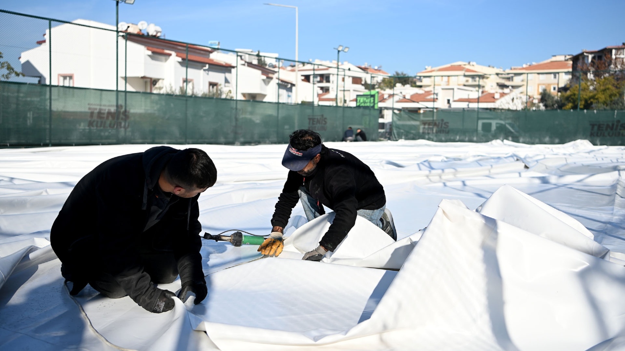 Kuşadası’nda Tenis Artık Dört Mevsim Balon Kort Hizmete Girdi