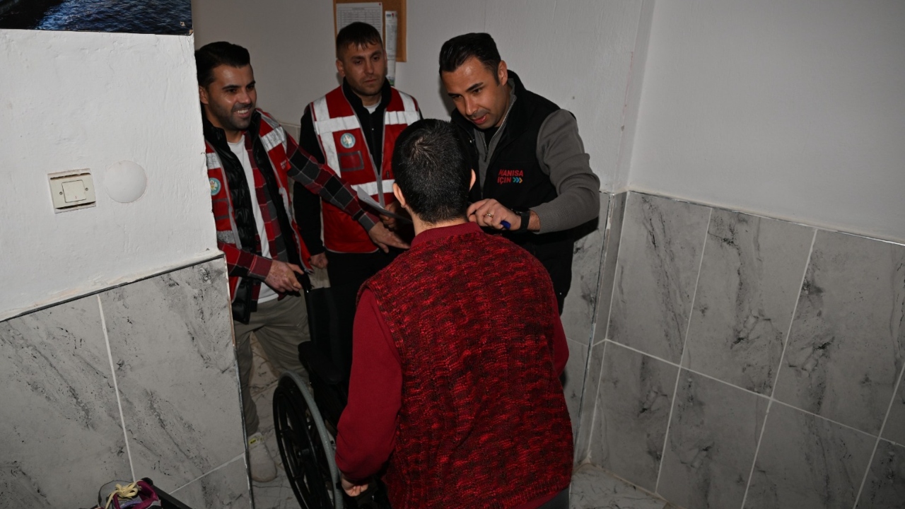 Manisa Büyükşehir Belediyesi'nin Medikal Malzeme Desteği Sürüyor