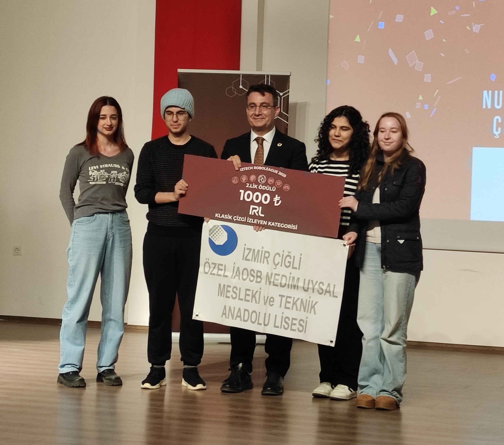 Roboleague 2025’Te Büyük Başarı Özel İzmir Atatürk Osb Lisesi Öğrencileri Ödülleri Topladı (2)