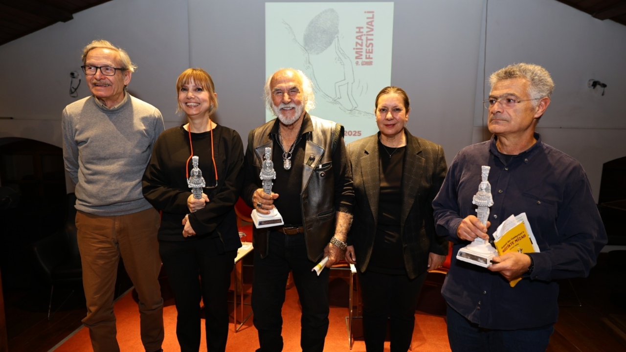 Selçuk’ta Mizah Dolu Üçüncü Gün Panellerle Devam Etti