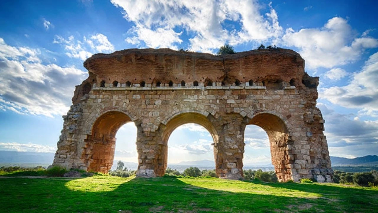 İzmir'in saklı kalmış lezzet rotası: Her lokmada keyif alacaksınız!