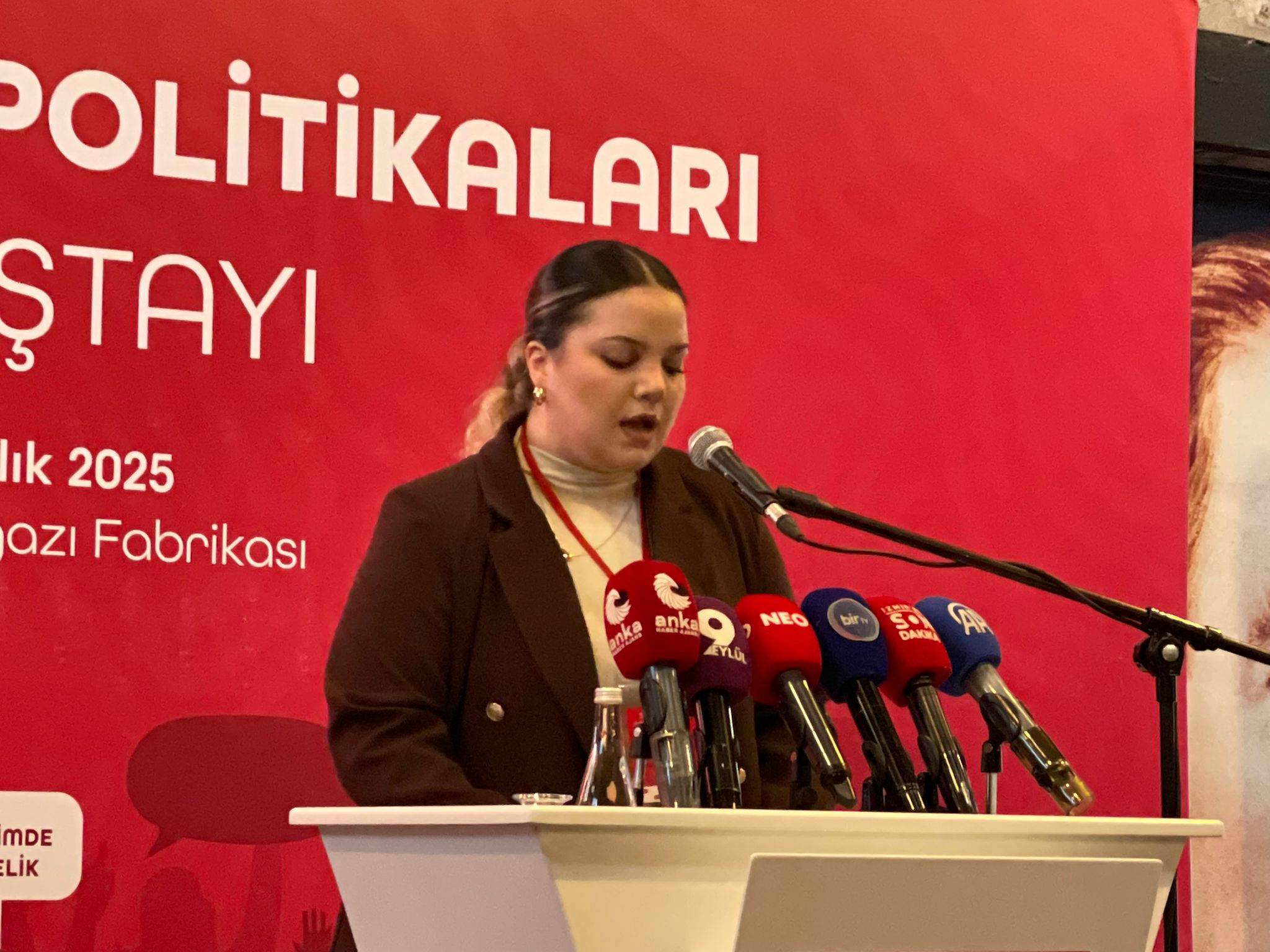 Üniversitelilerden İzmir’de Çalıştay Sorgulamayan Gençlik Yaratmak Istiyorlar (2)