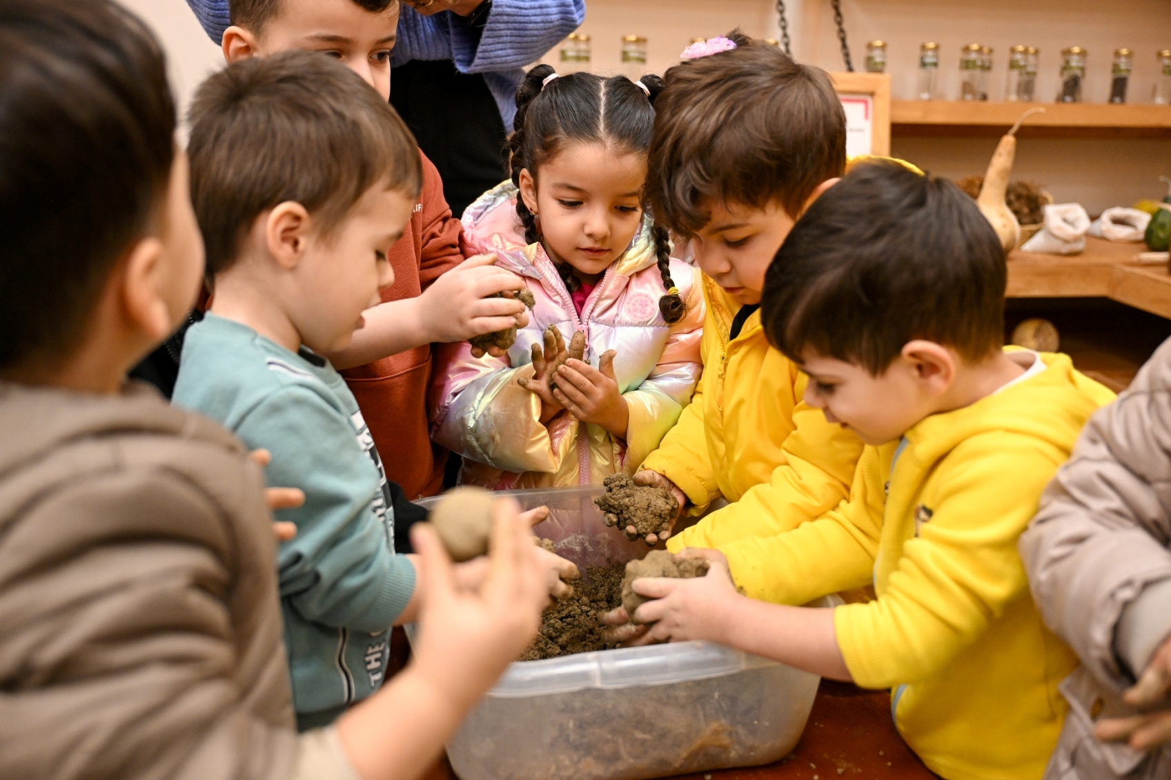 Bornova’lı çocuklar eğlenirken öğrendi