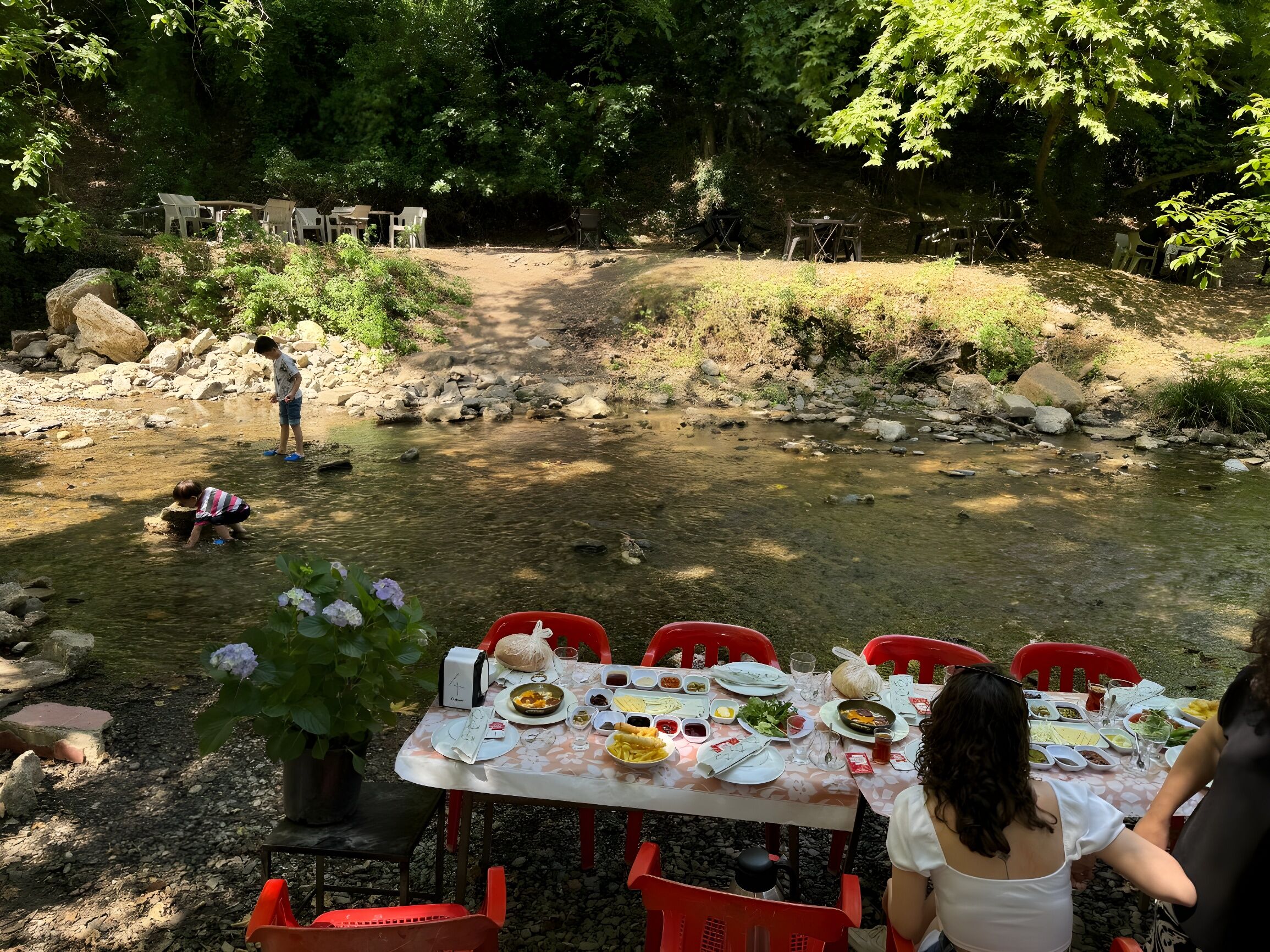 Asırlık çınarların gölgesinde hafta sonu kaçamağı: İzmir’in bu şirin köyü keşfedilmeyi bekliyor