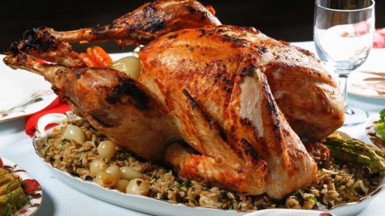 Yılbaşı Sofralarını Süsleyen Klasik Tam Kıvamında Yumuşacık Fırında Hindi Tarifi (2)