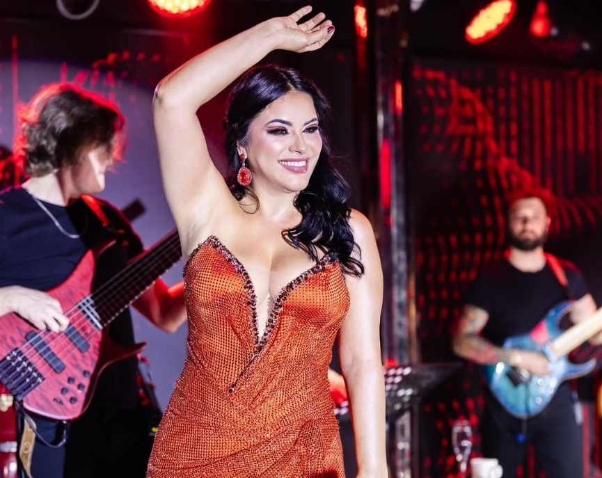 Derin dekoltesi olay oldu: Zara'nın eski halinden eser kalmadı!