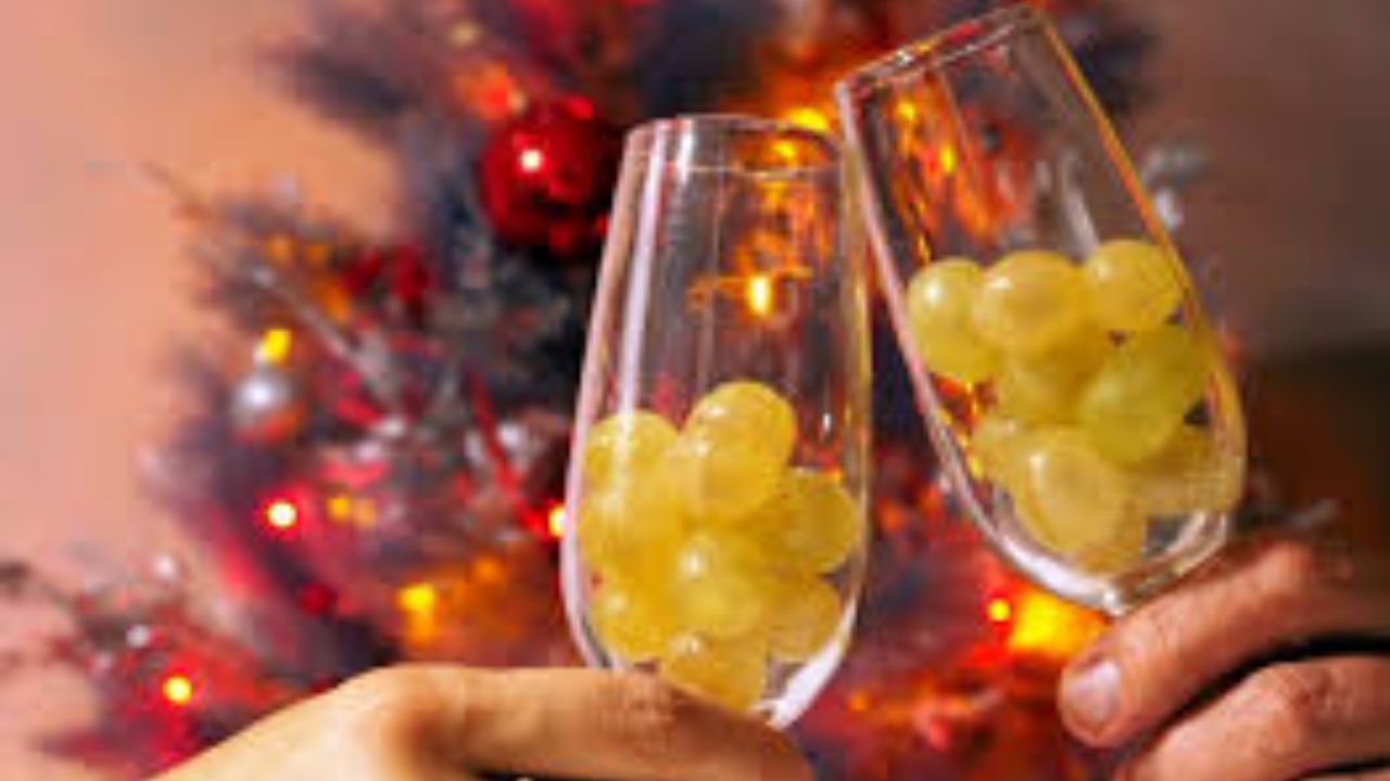 Yılbaşının en popüler geleneği: 12 üzüm ritüeli nasıl yapılır?