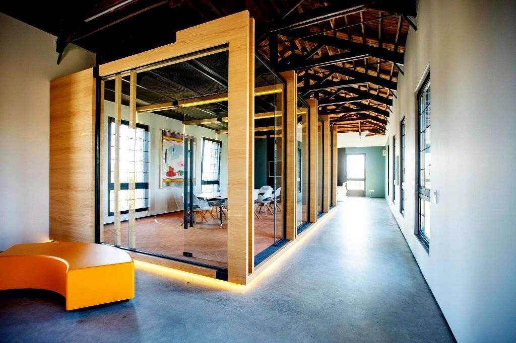 İzmir’deki tarihi sabun fabrikası yapay zeka ile sanat eserine dönüştü