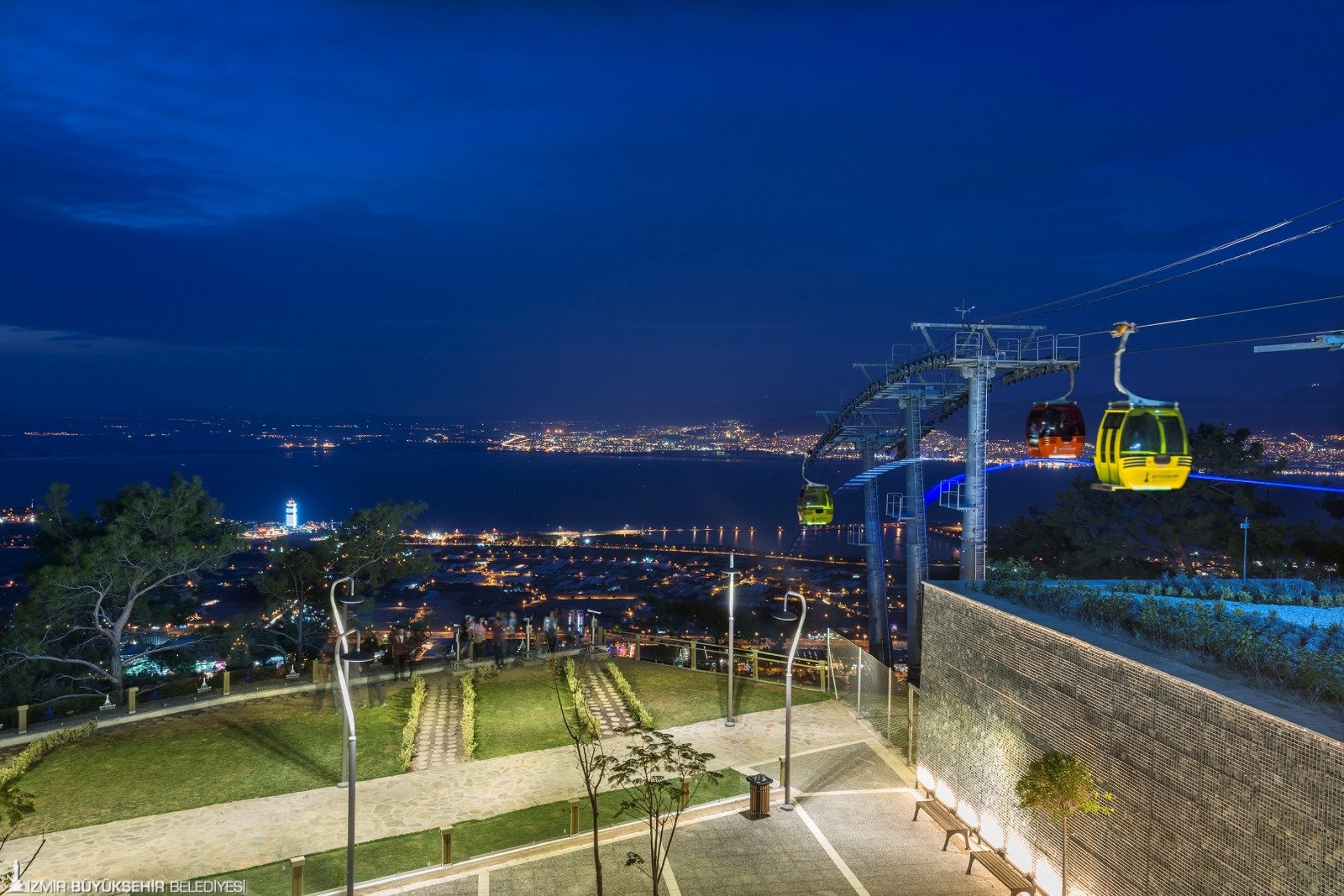 İzmir’in zirvesine yolculuk: Teleferik yarım asrı aştı, manzarası büyüleyici