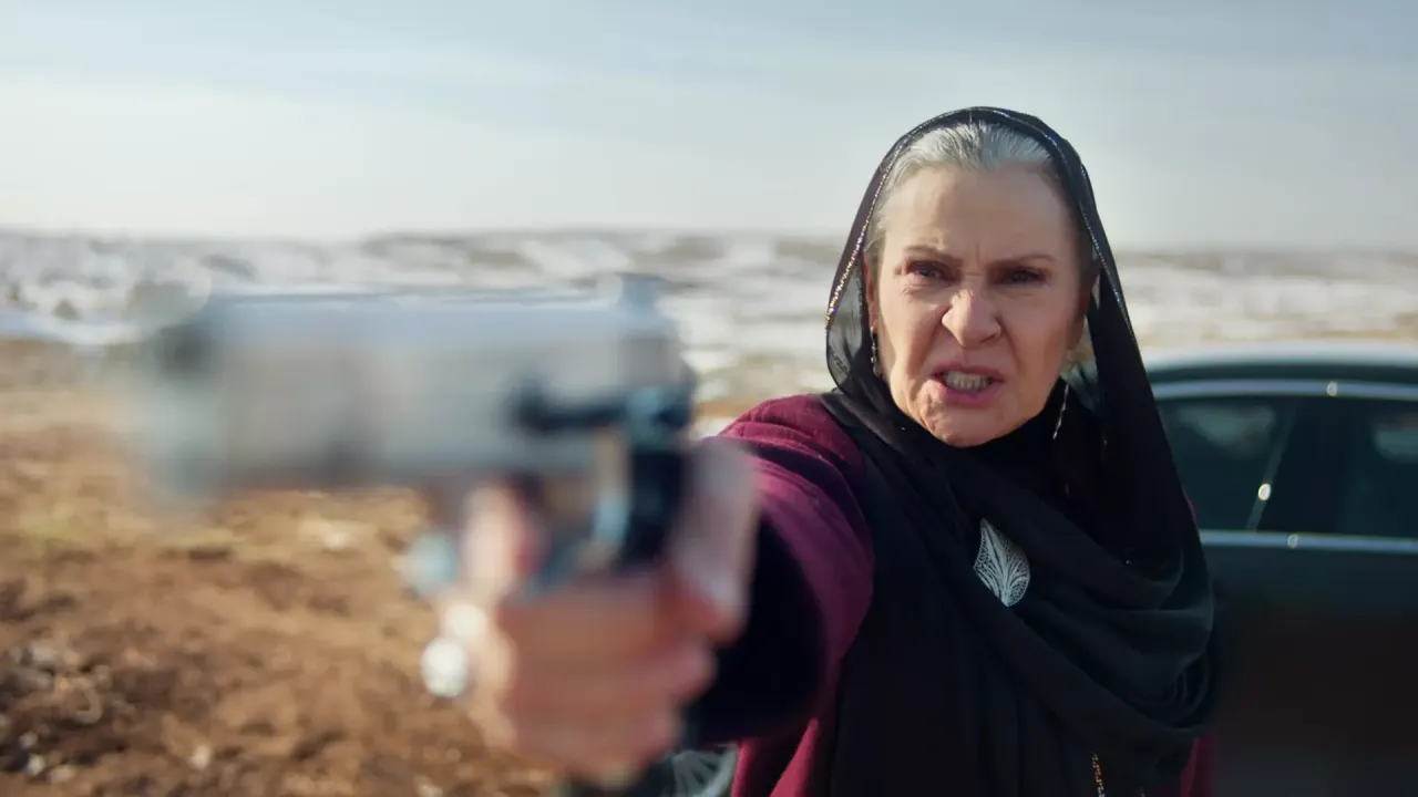 Uzak Şehir 46. bölümünde gerilim artıyor! Alya’nın ödül gecesi kâbusa döndü