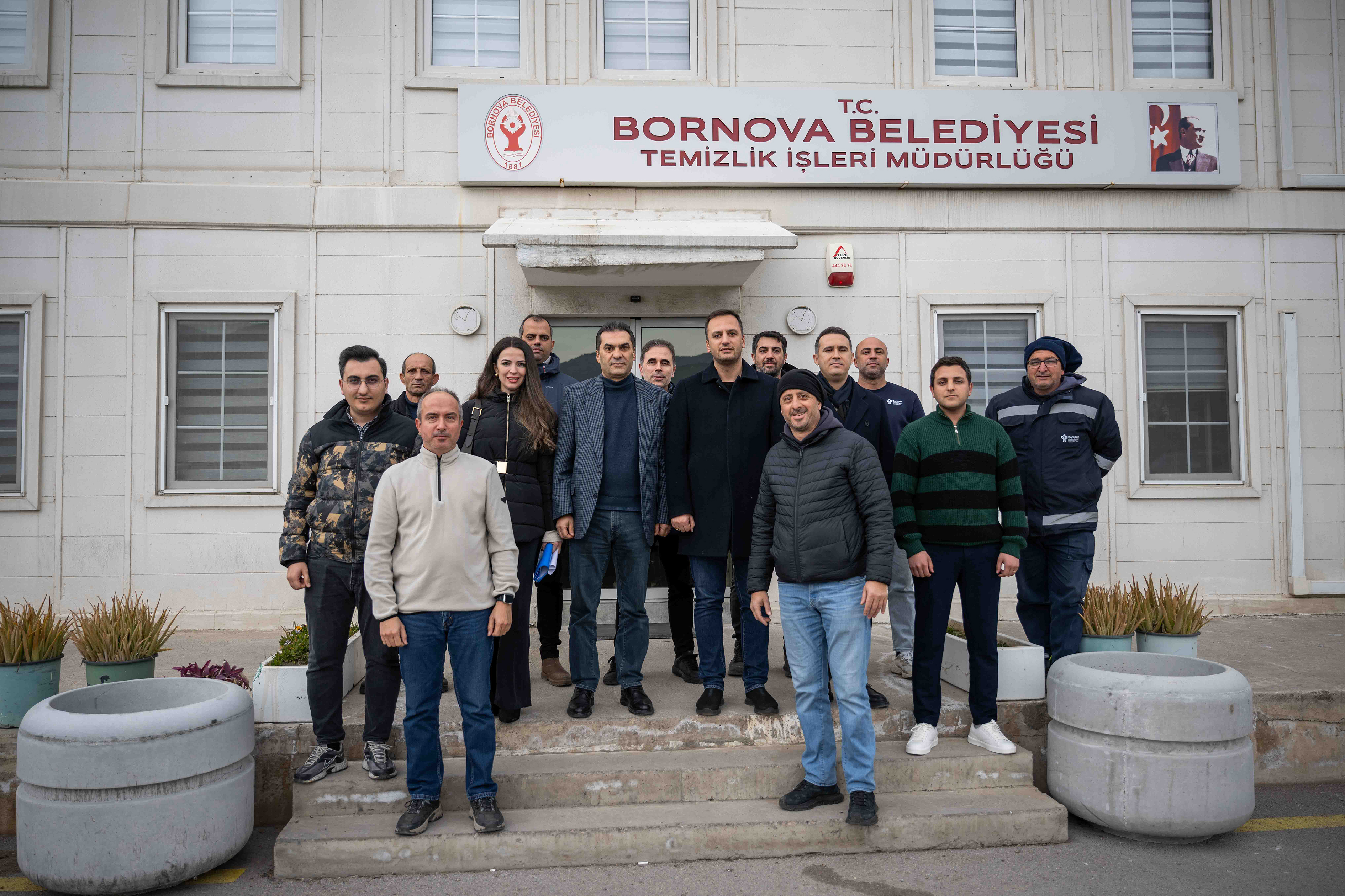 Bornova’da temizlik mesaisi kesintisiz sürüyor