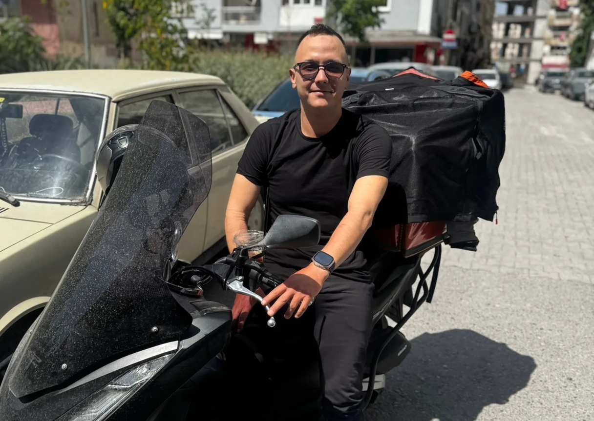 Akın Ak Bornovalı Kuryeler