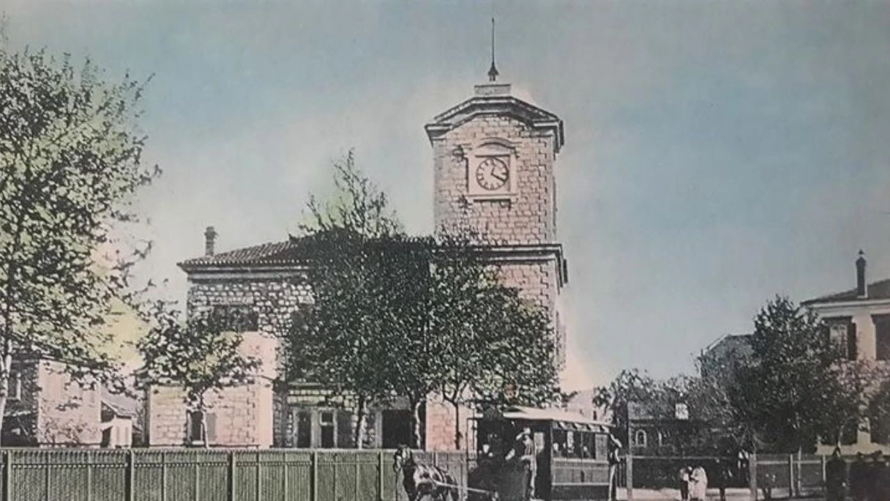 Alsancak Garı Saat Kulesi nerede ve hikayesi nedir? Alsancak Garı’nın gizli hazinesi zamana meydan okuyor!-2