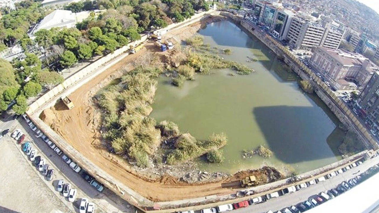 İzmir’de ‘odaların sessizliği’ devri: Aslanlar kuzu oldu!-15