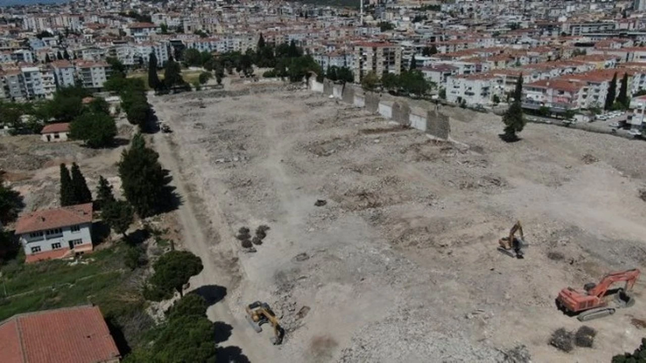 İzmir’de ‘odaların sessizliği’ devri: Aslanlar kuzu oldu!-14