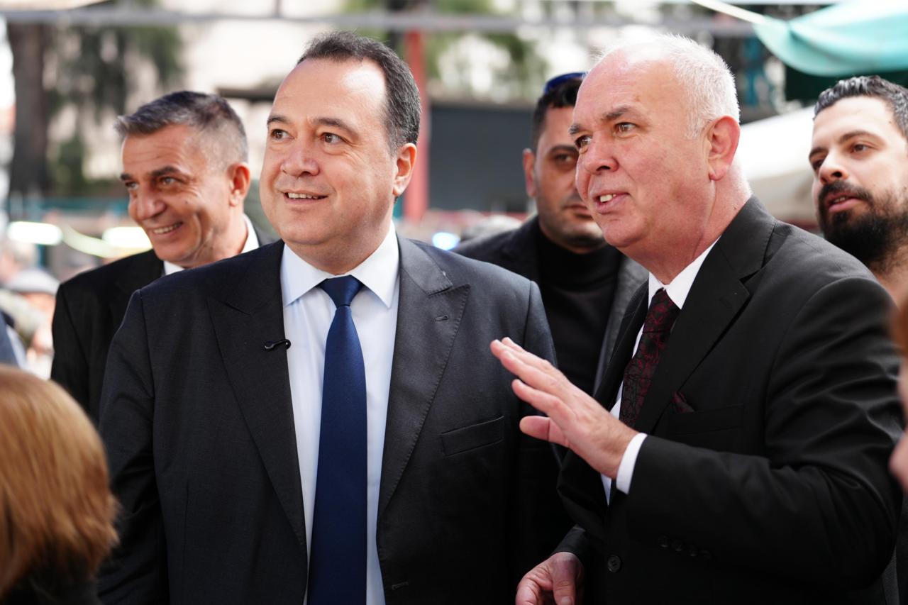 Başkan Dutlulu Perşembe Pazarı’nda Esnafla Bir Araya Geldi Dayanışma Içinde Olacağız (1)