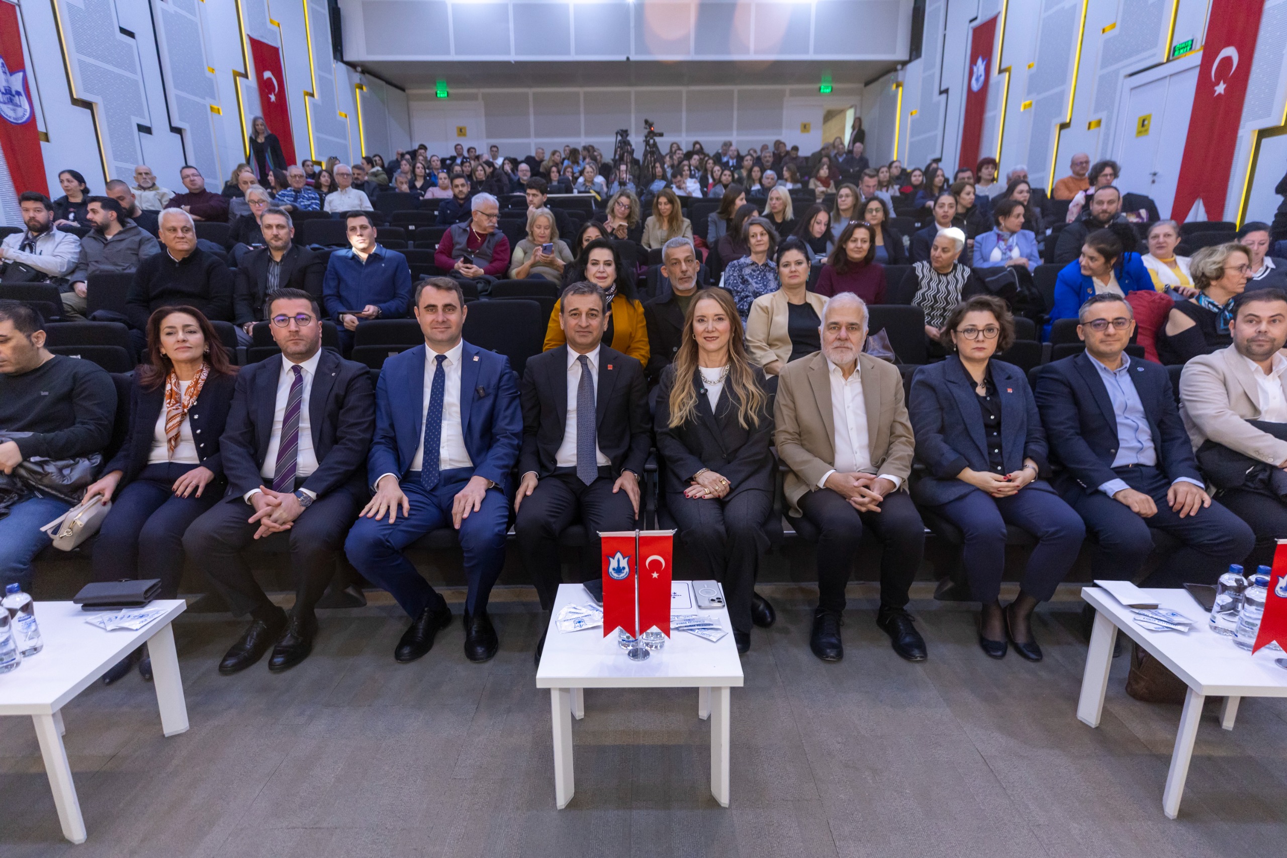 Başkan Mutlu: Kadın gazetecilerin yükü iki kat fazla!