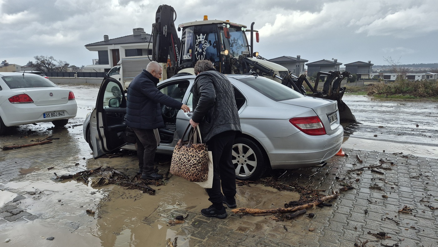 Kuşadası’nda sel felaketi: Başkan Günel sahada!
