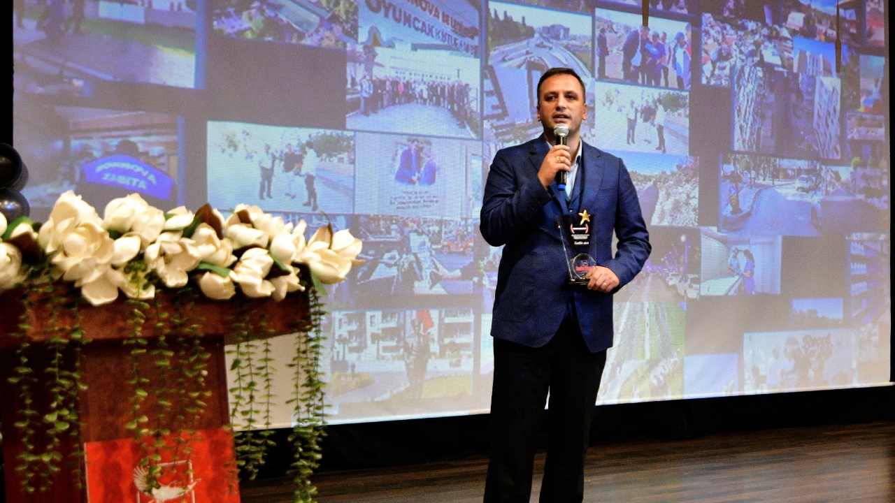 Bornova Eğitim Desteğinde Zirvede Öğrencilerden Anlamlı Ödül (2)