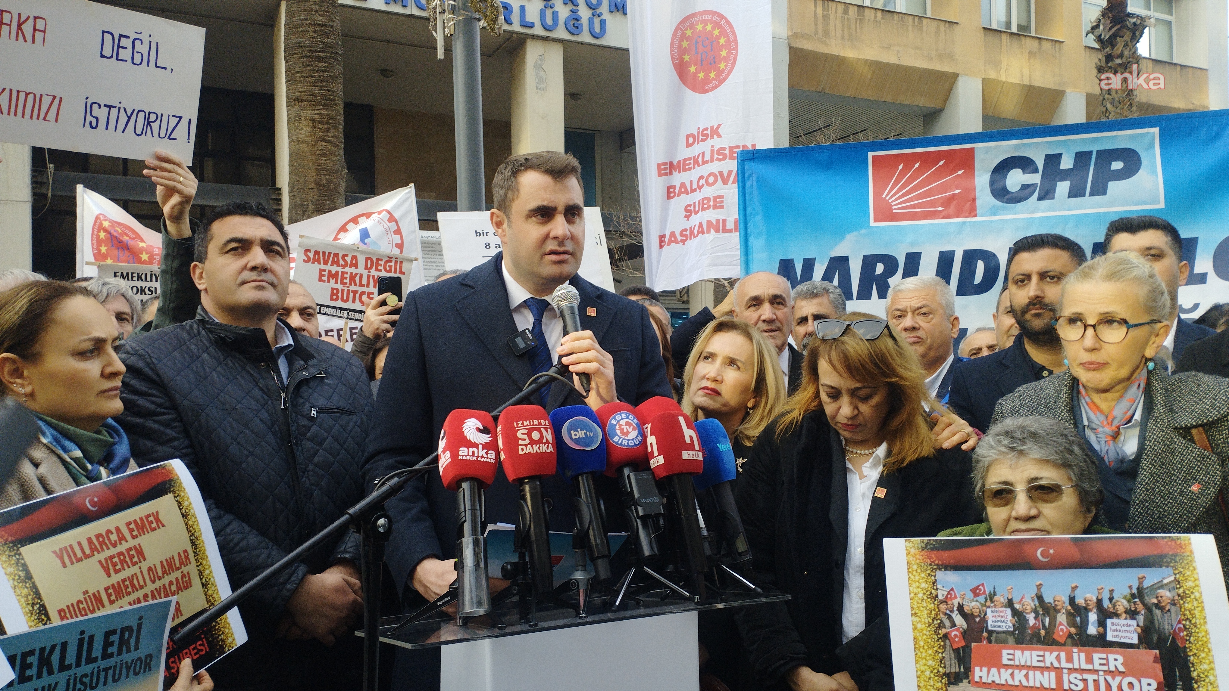 Chp İzmir'den Sgk Önünde Eylem Emekliyi Canlı Canlı Tabuta Gömdüler! (3)