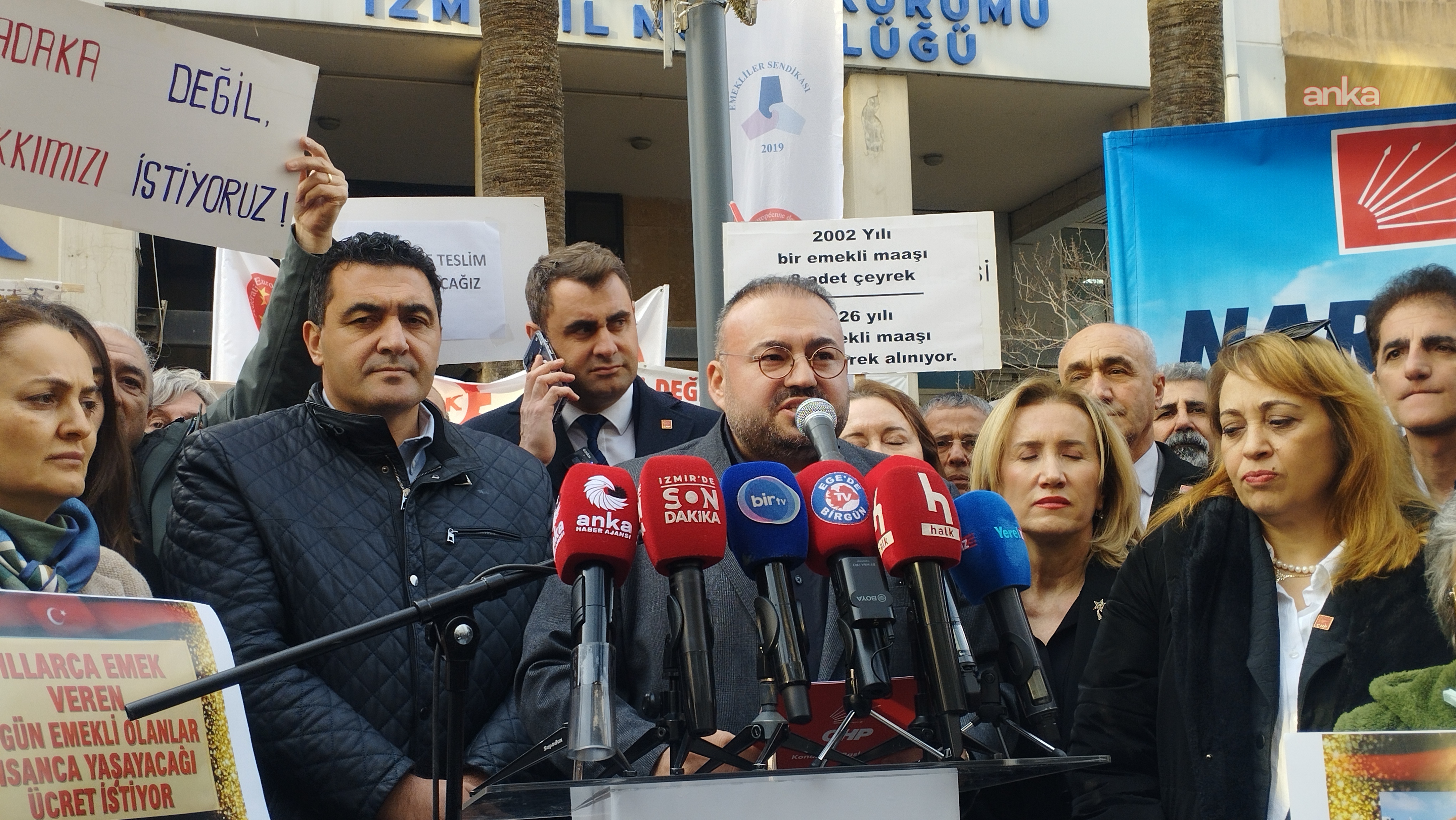 Chp İzmir'den Sgk Önünde Eylem Emekliyi Canlı Canlı Tabuta Gömdüler! (4)