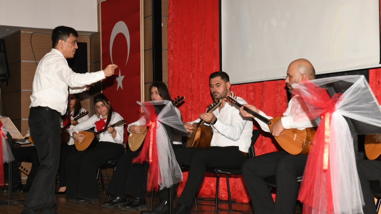 Çiğli Belediyesi’nden Unutulmaz Türkü Gecesi (1)