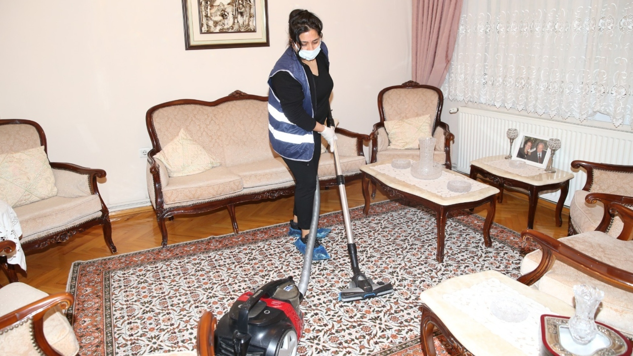 Dar Gelirli Ailelere Destek Eli Çiğli Belediyesi Gıda Kolisi Seferberliği Başlattı (2)