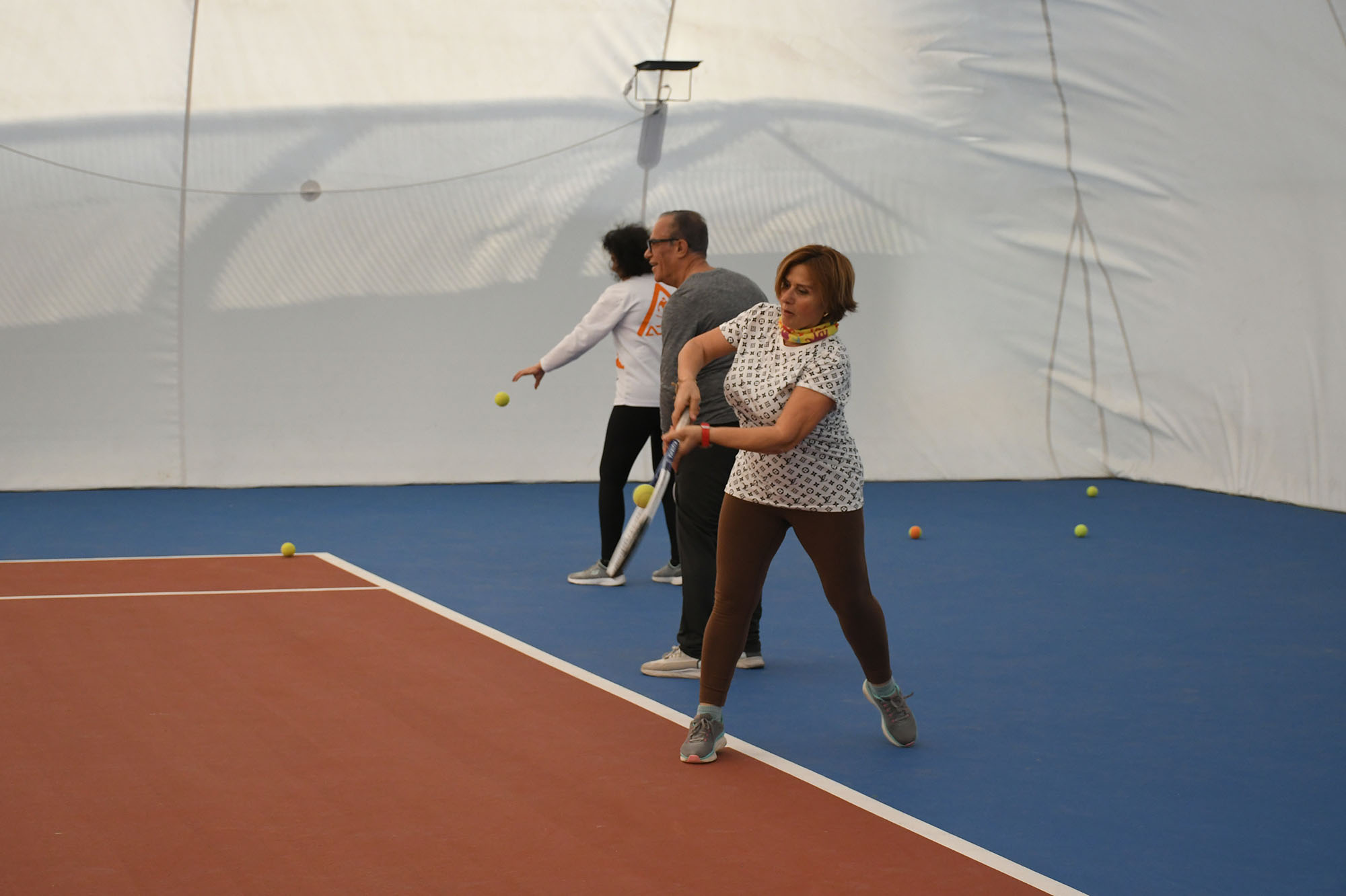 Emekliler Kortta Buluştu Kuşadası’nda Ücretsiz Tenis Kursuna Yoğun Ilgi (1)