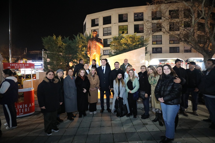 CHP’nin emekliler için TBMM'de başlattığı nöbet İzmir’e de yayıldı: Menderes’te oturma eylemi-1