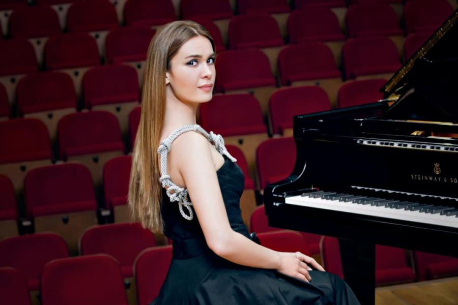 İzmir'den dünyaya uzanan başarı: Ezgi Serim caz vokal dalında birinci oldu