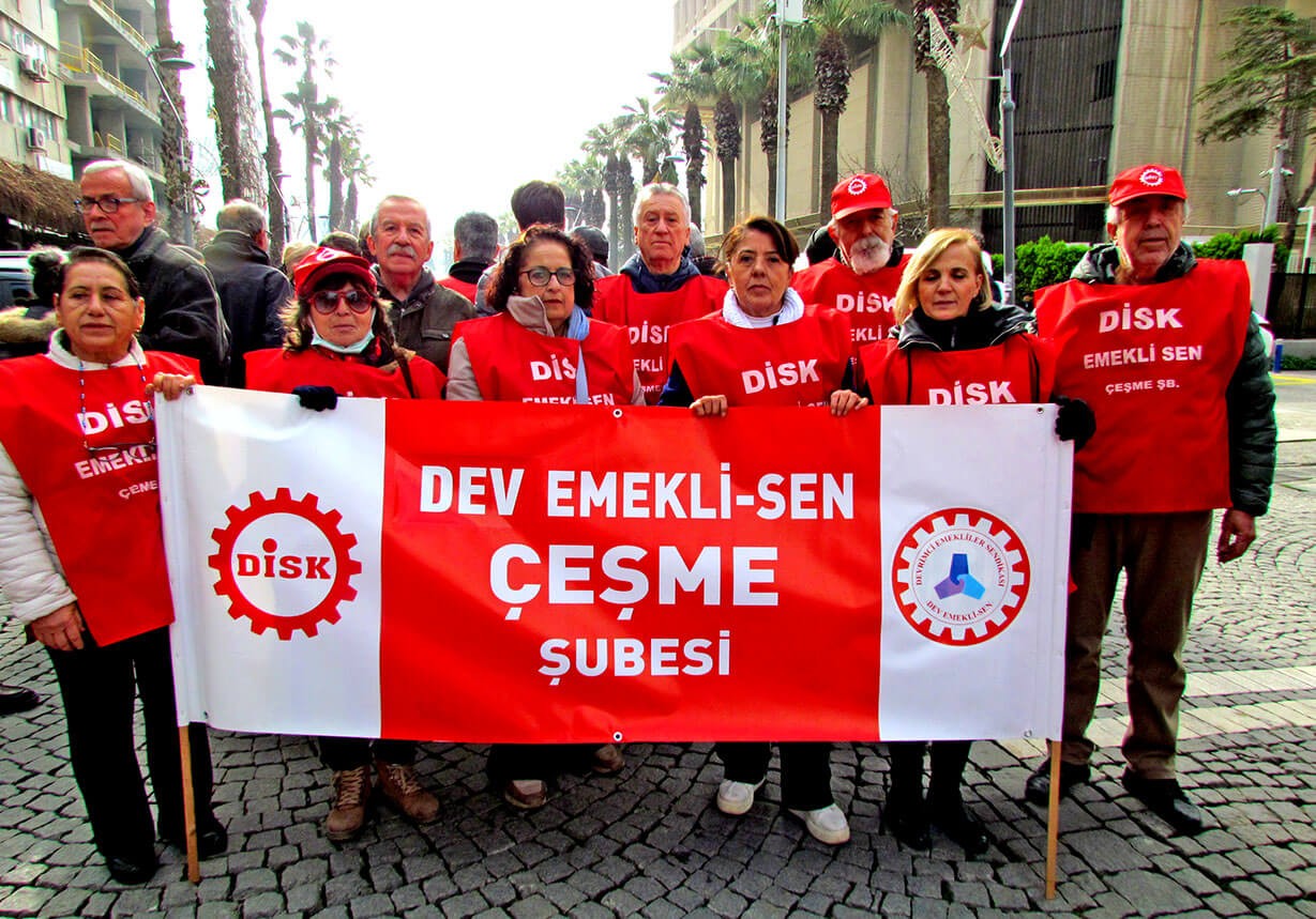 İzmir’de Emeklilerden Maaş Zammına Tepki En Düşük Emekli Maaşı Asgari Ücret Olmalı (2)