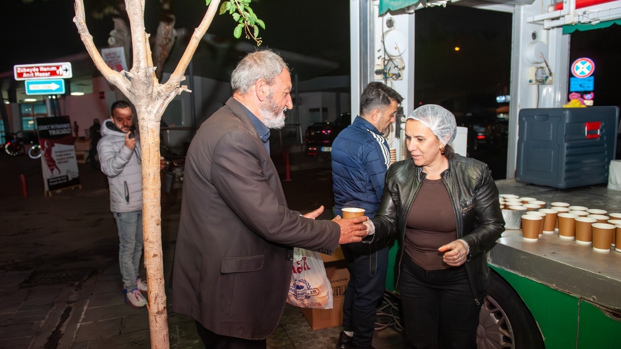 Karşıyaka Belediyesi’nden Soğuk Havalarda Çorba Ikramı Kış Boyunca Sürecek (1)