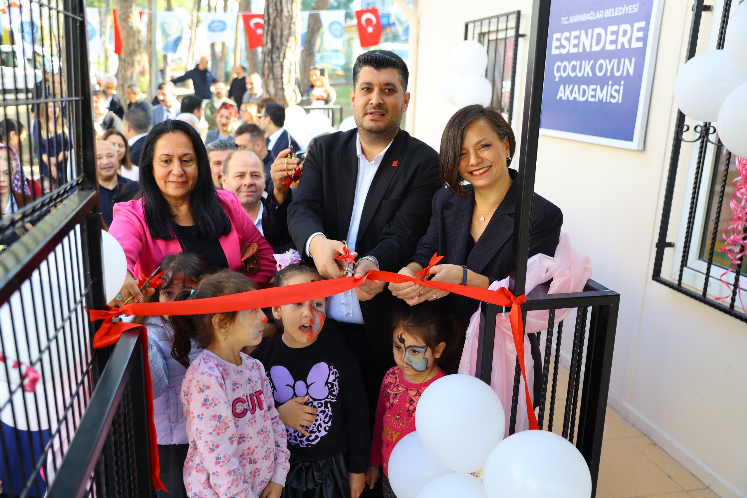 Karabağlar Belediye Başkanı Kınay, 2 yılı anlattı: Hacı yatmaz gibi sallanıyoruz ama…-9