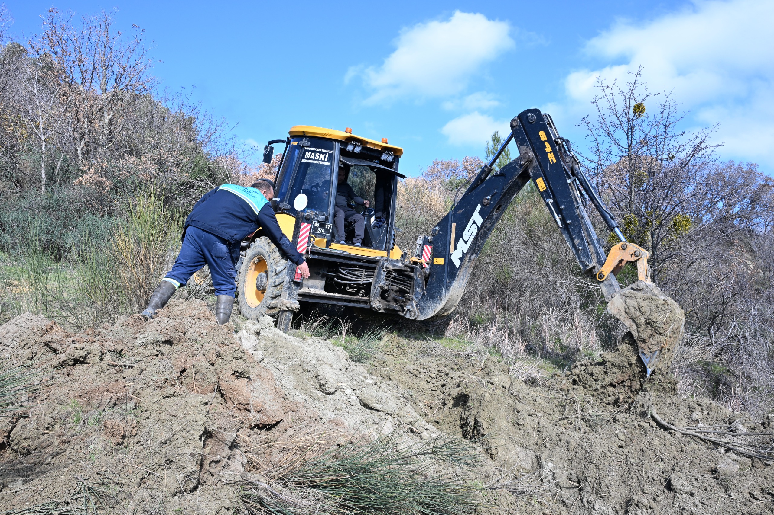 Manisa Uruzlar Mahallesi’nde 20 Yıllık Su Hattı Yenileniyor (2)