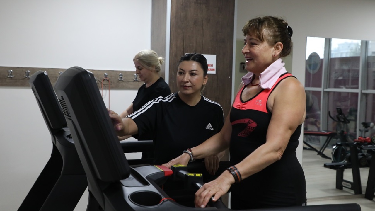 Menderesli Kadınlara Müjde Yenilenen Fitness Salonu Hizmete Açıldı (2)